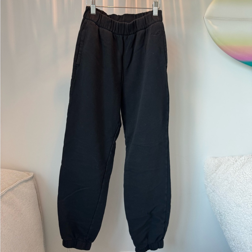 Women’s Hollister Feel Good Fleece Dad Joggers in Black